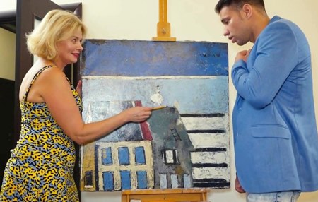 Парень не устоял соблазну зрелой учительницы с побритой пиздой.