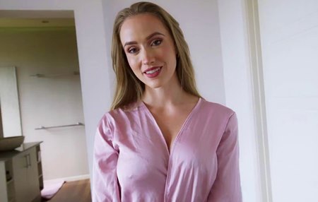 Гостья его жены одела красивое белье и собирается отблагодарить сексом.